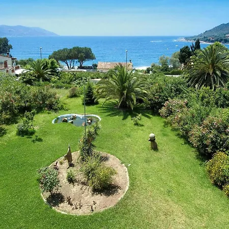 Les Dauphins In Tiuccia With Balcony Apartament