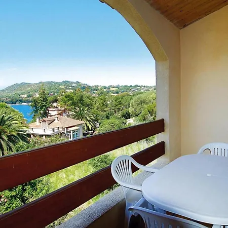 Les Dauphins In Tiuccia With Balcony Apartment Casaglione
